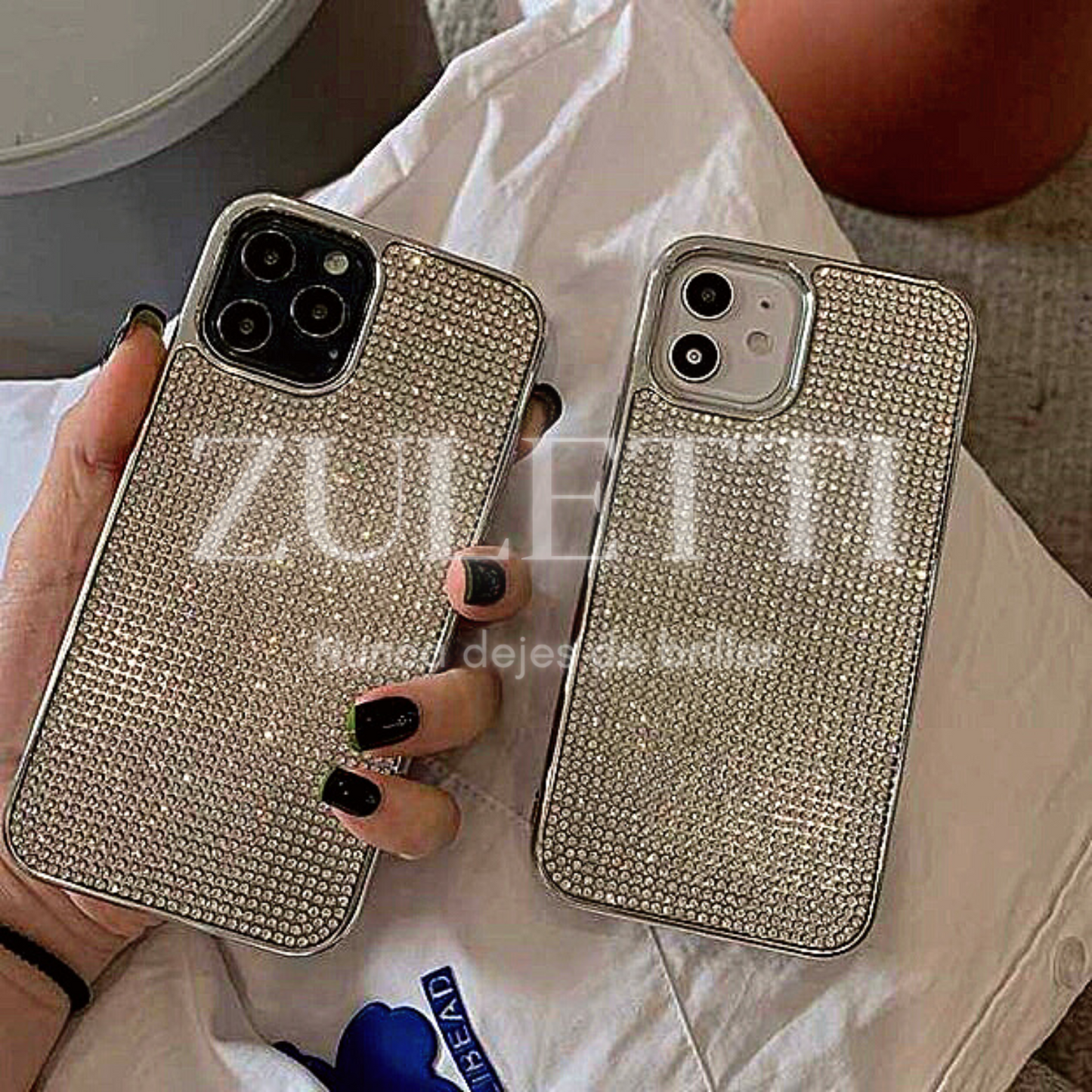 Carcasa ZULETTI de Lujo para iPhone con diamantes brillantes 3D en relieve y efecto de brillos deslumbrantes.